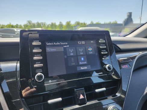 Used 2021 Toyota Camry SE FWD image 6