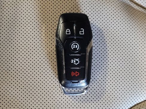 Used 2016 Lincoln MKX Reserve w/ Technology Package image 32