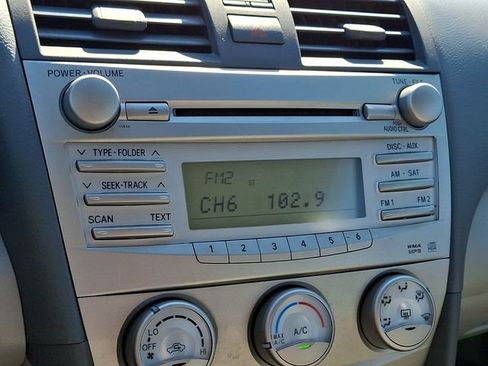 Used 2011 Toyota Camry LE FWD image 17