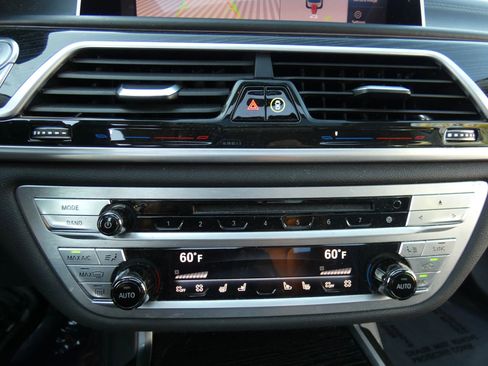 Used 2020 BMW 750i xDrive w/ Executive Package image 68