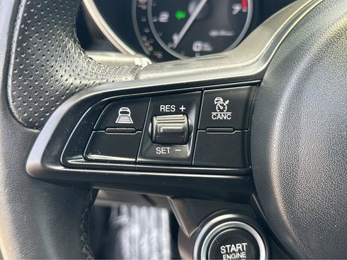 Used 2022 Alfa Romeo Giulia Ti RWD image 22