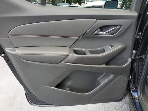 Used 2023 Chevrolet Traverse RS image 9