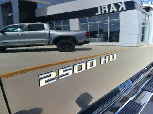 Used 2021 Chevrolet Silverado 2500 High Country w/ Technology Package AWD/4WD image 12
