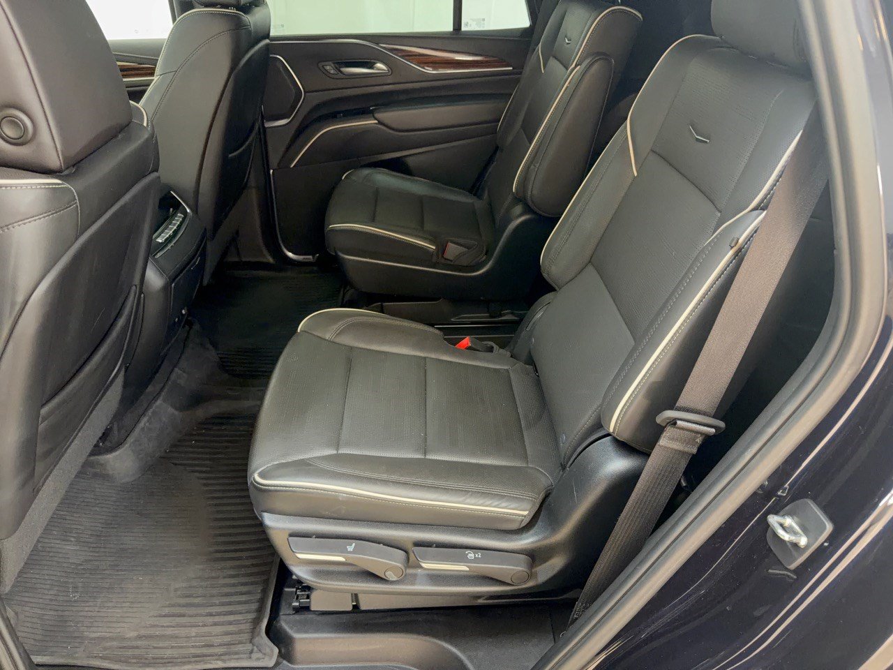 Used 2023 Cadillac Escalade Premium Luxury AWD/4WD image 25