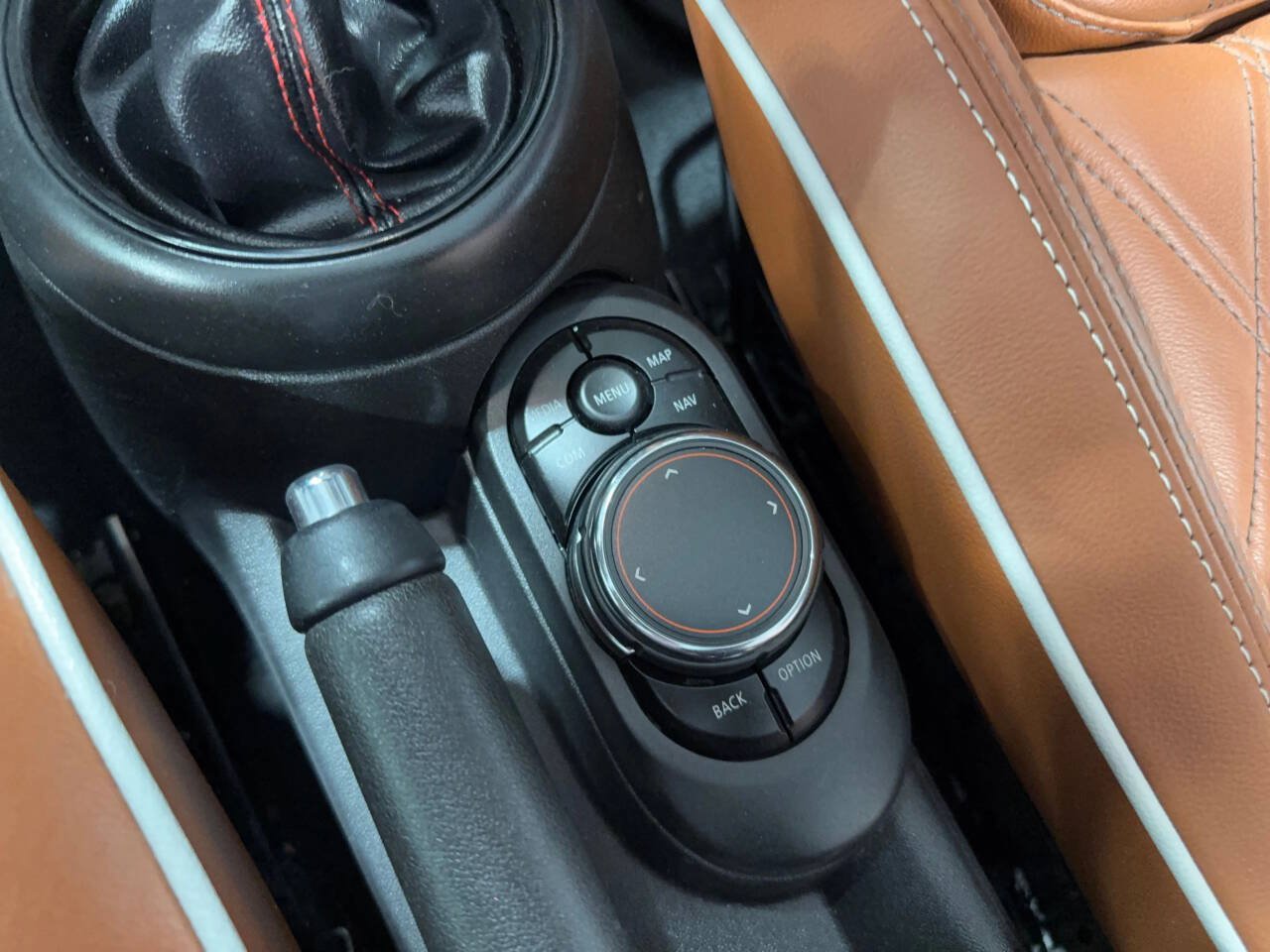 Used 2019 MINI Cooper S w/ Driver Assistance Package FWD image 17
