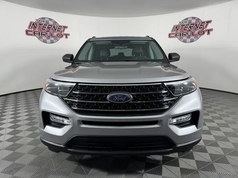Used 2022 Ford Explorer XLT w/ Equipment Group 202A AWD/4WD image 2