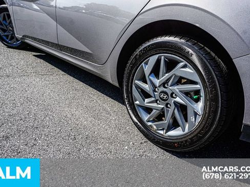 Used 2024 Hyundai Elantra SEL FWD image 15