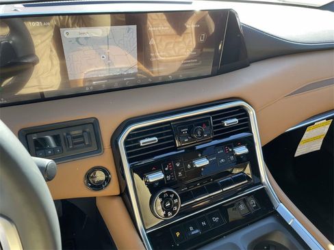 New 2025 Nissan Armada Platinum Reserve image 15