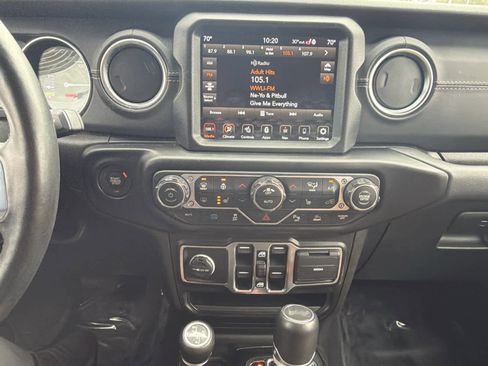 Used 2022 Jeep Wrangler Unlimited Sahara w/ Cold Weather Group image 20