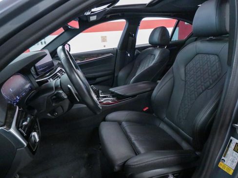 Used 2022 BMW 530i w/ M Sport Package RWD image 10