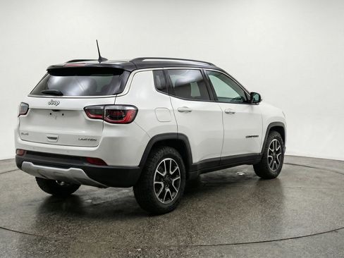 Used 2025 Jeep Compass Trailhawk AWD/4WD image 9