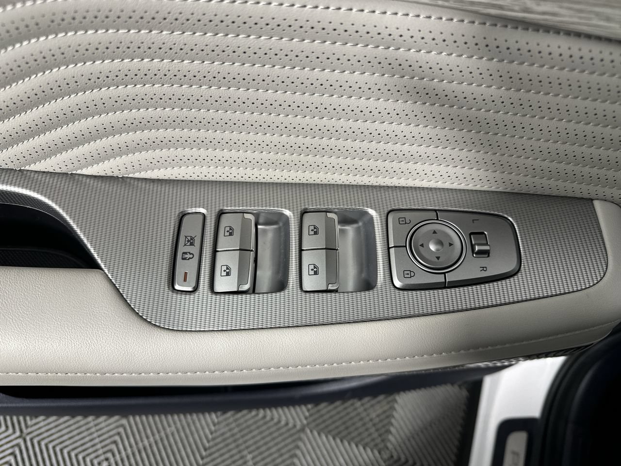 Used 2025 Hyundai Palisade Calligraphy AWD/4WD image 3