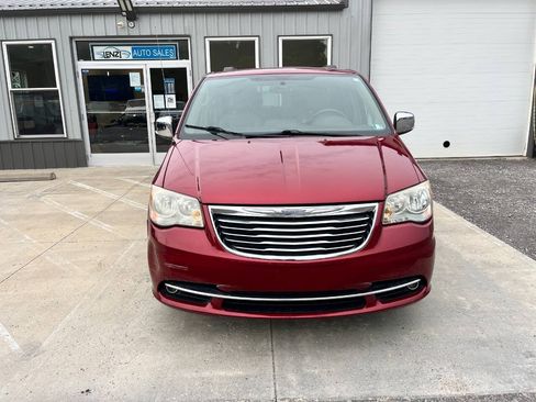 Used 2011 Chrysler Town & Country Touring-L FWD image 2