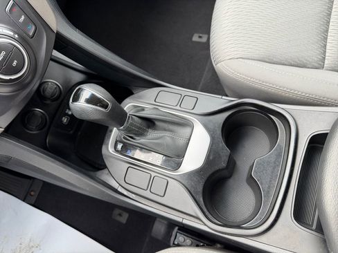 Used 2017 Hyundai Santa Fe SE image 23