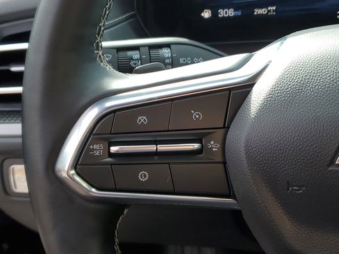 Used 2025 Chevrolet Traverse LT image 14