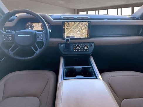 Certified 2025 Land Rover Defender 110 X-Dynamic SE image 15