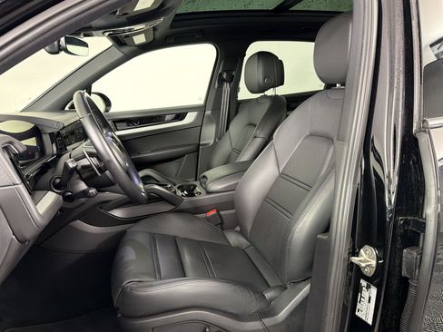 Certified 2024 Porsche Cayenne AWD/4WD image 5