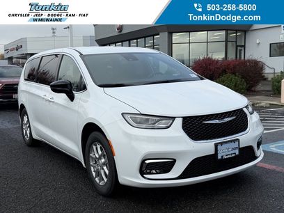 New 2026 Chrysler Pacifica Select