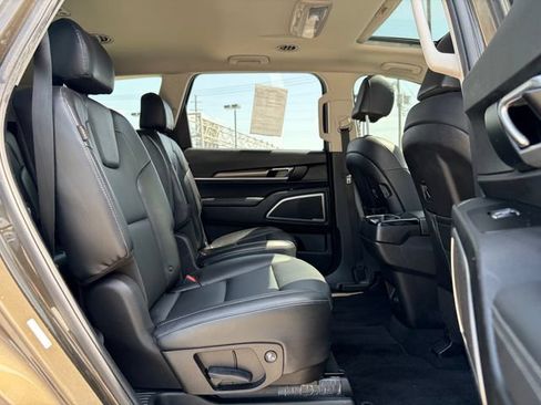 Certified 2023 Kia Telluride S w/ S Sunroof Package AWD/4WD image 8