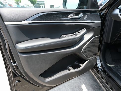 Used 2024 Jeep Grand Cherokee Trailhawk w/ Luxury Tech Group III image 16