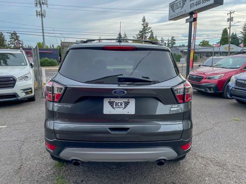 Used 2017 Ford Escape SE AWD/4WD image 9