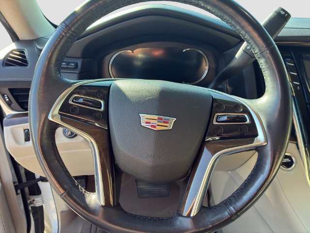 Used 2020 Cadillac Escalade Luxury AWD/4WD image 16