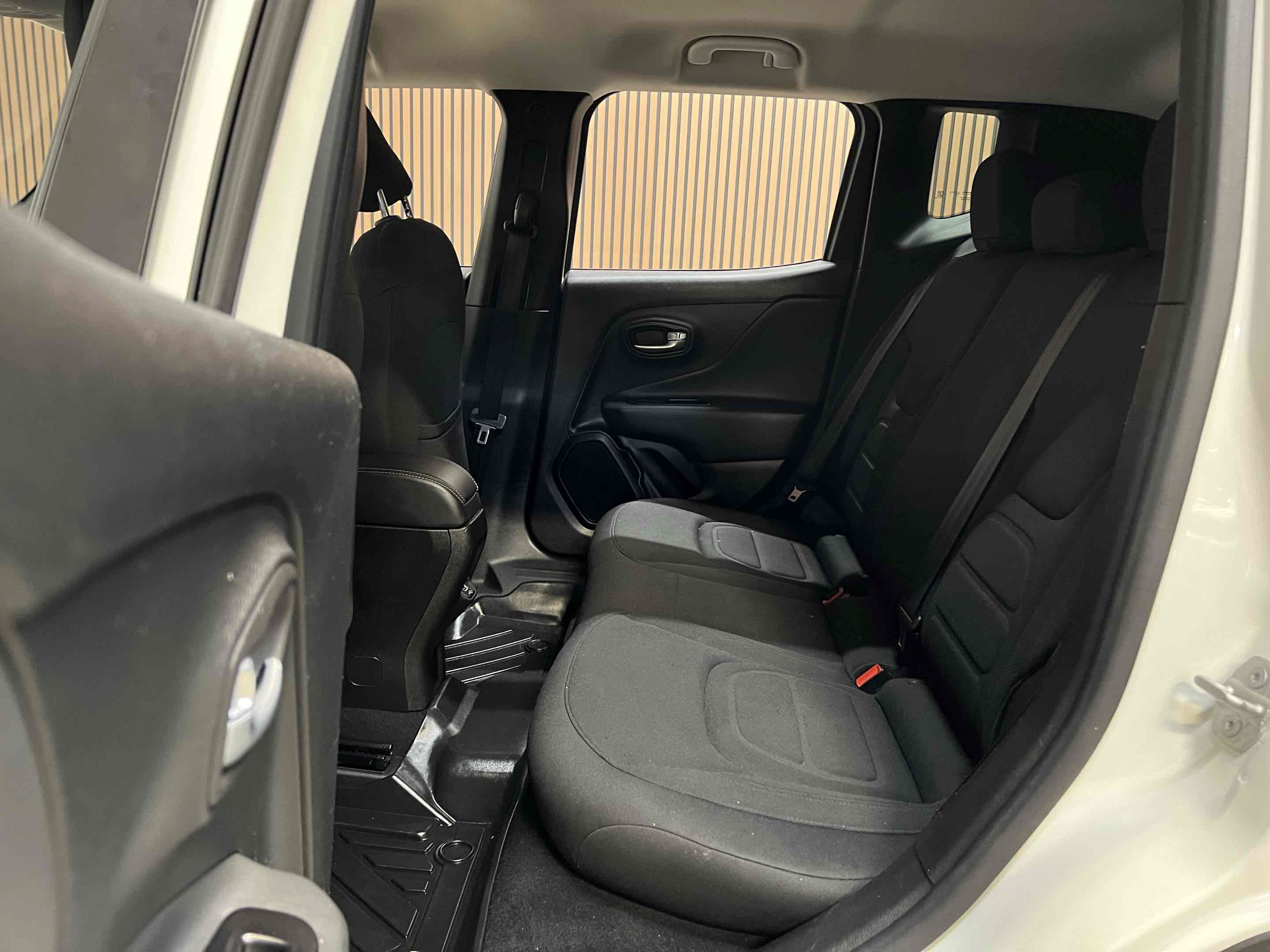 Used 2022 Jeep Renegade Latitude AWD/4WD image 32