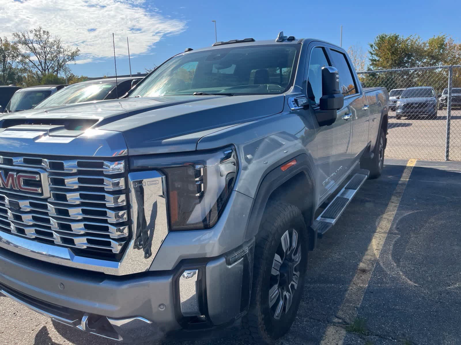 Used 2024 GMC Sierra 2500 Denali w/ Denali Reserve Package AWD/4WD image 5