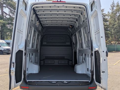 New 2025 Mercedes-Benz Sprinter 3500 image 10