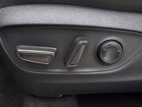 Used 2023 Toyota Highlander XLE image 27