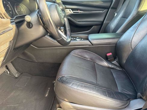 Used 2019 MAZDA MAZDA3 Sedan w/ Premium Package image 17