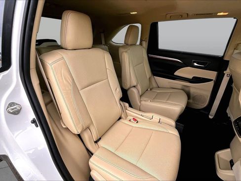 Used 2019 Toyota Highlander Limited FWD image 20
