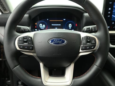 Certified 2025 Ford Explorer Active AWD/4WD image 11