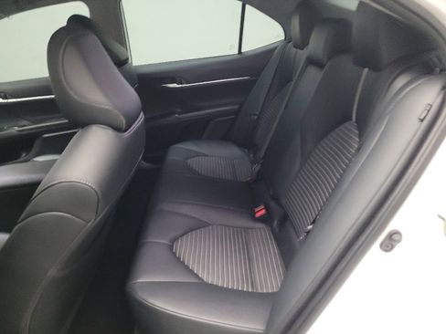 Used 2020 Toyota Camry SE w/ Convenience Package image 18