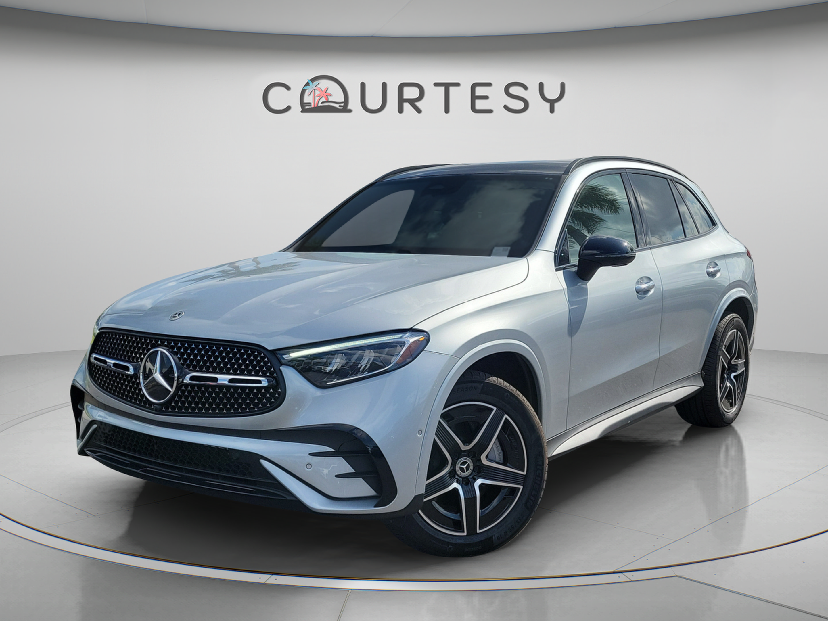 Used 2026 Mercedes-Benz GLC 300 4MATIC image 1