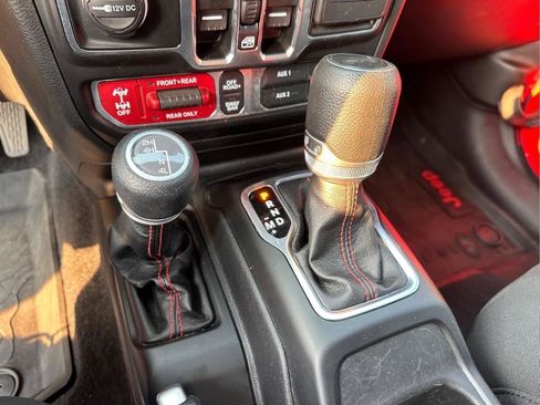Used 2023 Jeep Wrangler Unlimited Rubicon w/ LED Lighting Group AWD/4WD image 28
