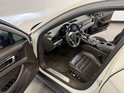 Used 2018 Porsche Panamera 4 w/ Premium Package Plus AWD/4WD image 34