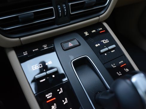 Certified 2026 Porsche Macan AWD/4WD image 24