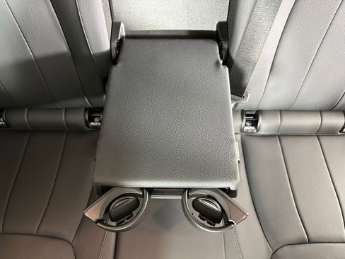 Used 2024 Mercedes-Benz EQB 300 4MATIC image 33