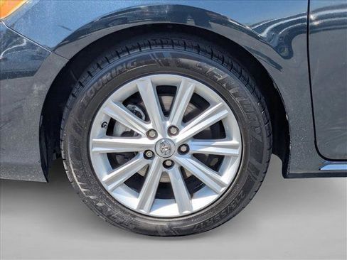 Used 2013 Toyota Camry XLE w/ Leather Pkg FWD image 25