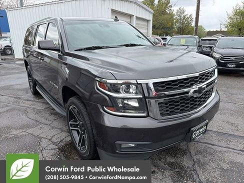 Used 2017 Chevrolet Suburban LT w/ Luxury Package RWD image 3
