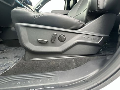 New 2025 Ford Expedition Max Platinum w/ Stealth Performance Package image 14