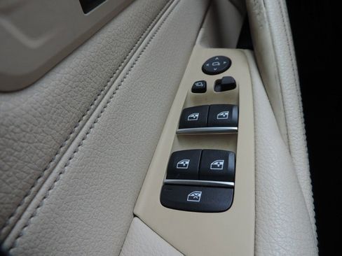 Used 2018 BMW 530i w/ Premium Package image 25