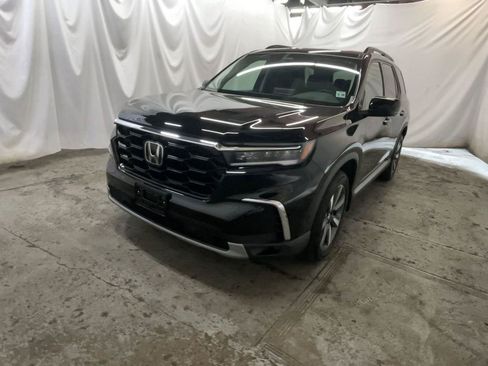Used 2025 Honda Pilot Elite image 13