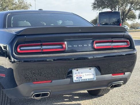 Used 2023 Dodge Challenger SXT image 7
