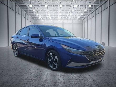Used 2022 Hyundai Elantra Limited w/ Preferred Accessory Package FWD image 9