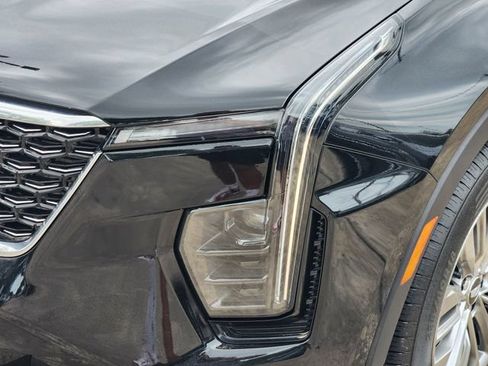 Used 2025 Cadillac XT4 Premium Luxury FWD image 9