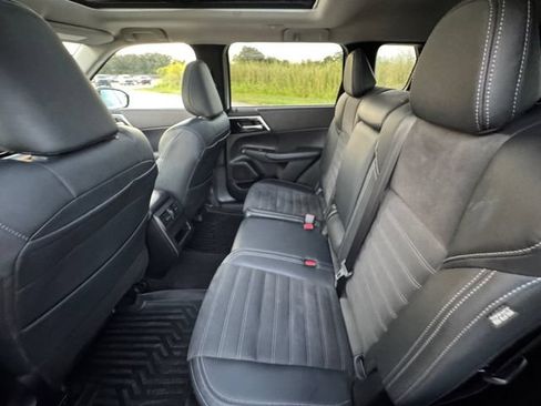 Used 2024 Mitsubishi Outlander SE FWD image 30