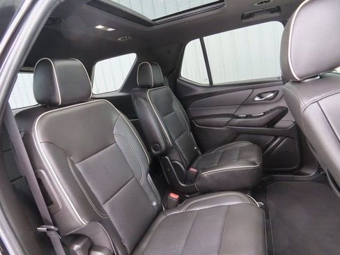 Used 2023 Chevrolet Traverse Premier image 32