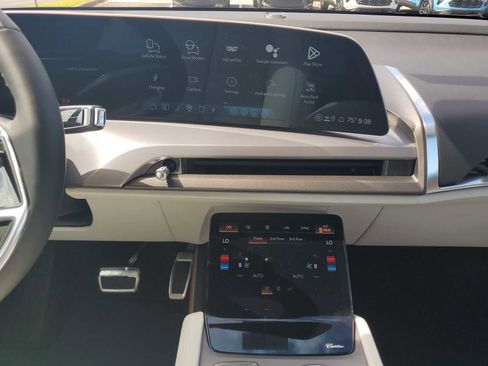 New 2026 Cadillac Vistiq Sport image 12